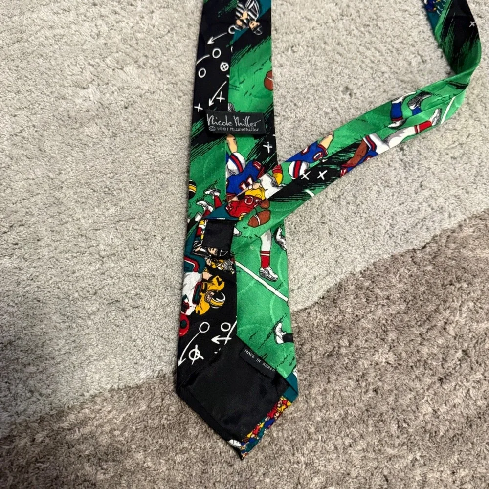 Nicole Miller 1991 Football‎ Silk Tie Men Green Black Action Print 53 x 3